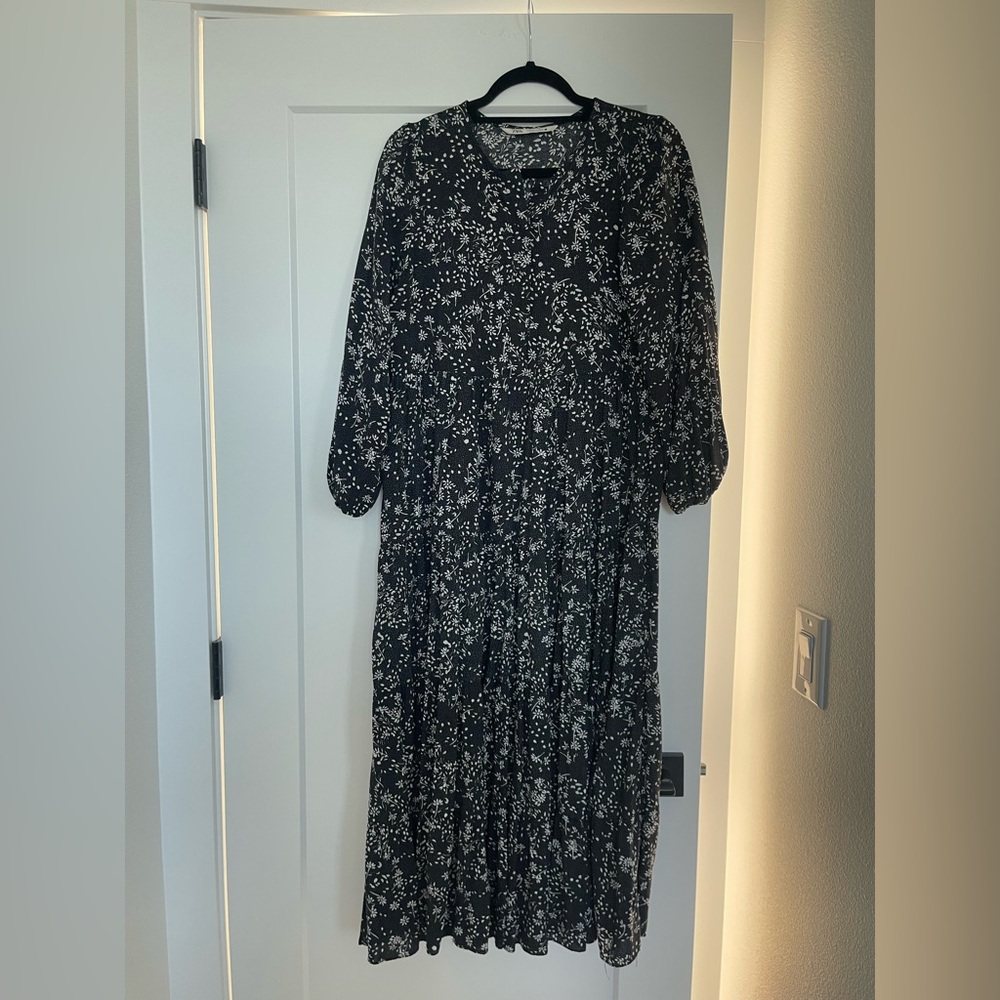 LIKE NEW Zara Black and White Floral Long Sleeve Dress
